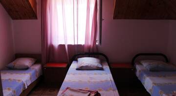 Фото номера Трехместный номер эконом-класса Гостиница Guest house Solovinyi krai г. Архипо-Осиповка 3