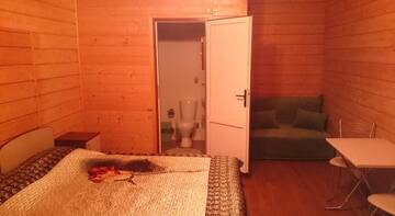 Фото номера Классический трехместный номер Гостевой дом Mama Djan г. Архипо-Осиповка 3